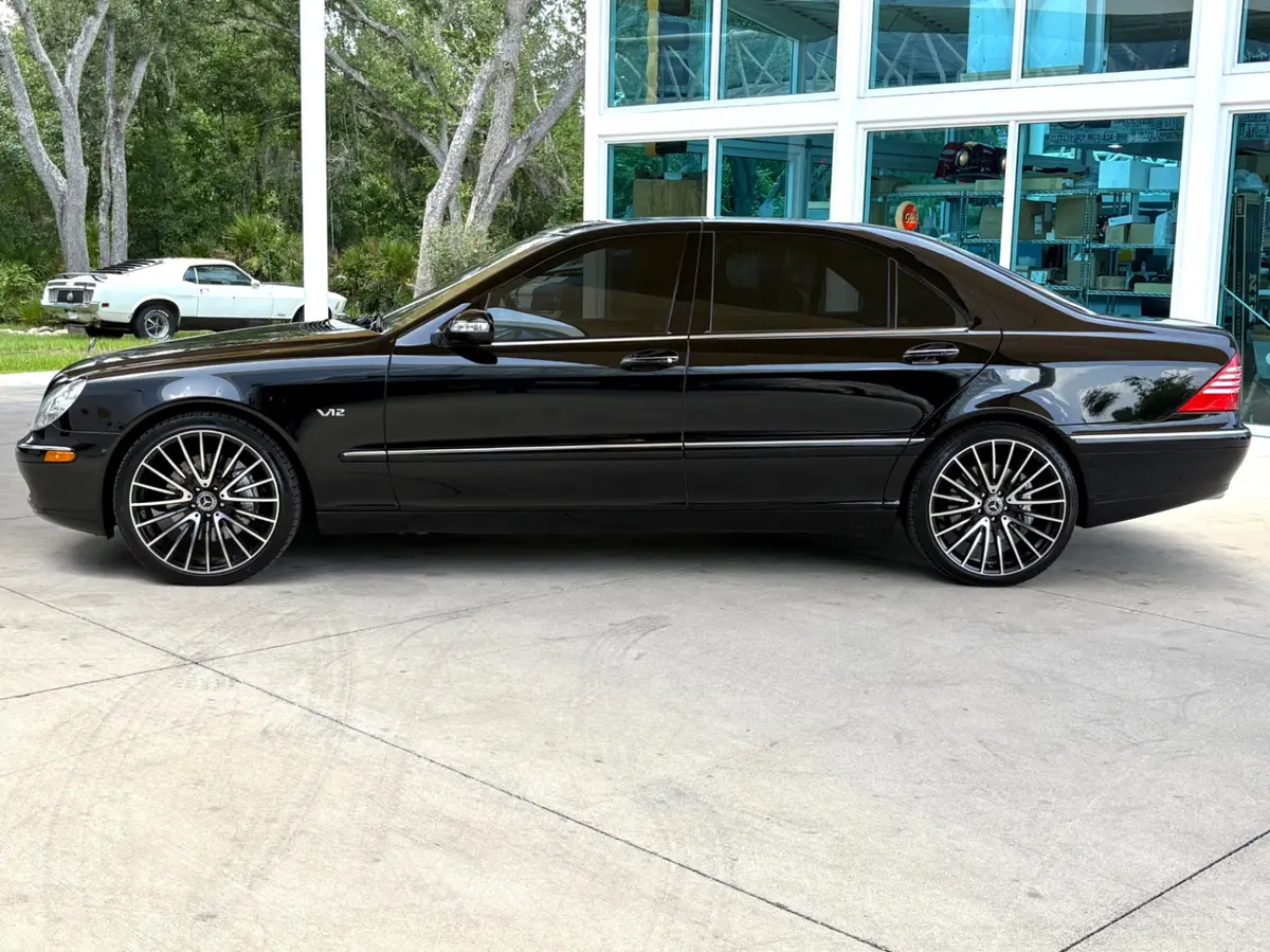Vehicle photo 10