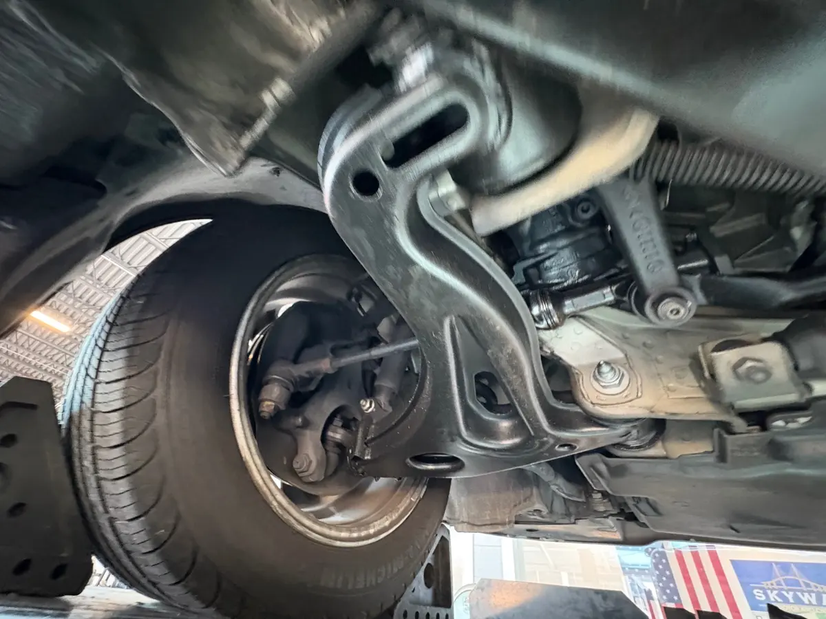 Vehicle photo 52