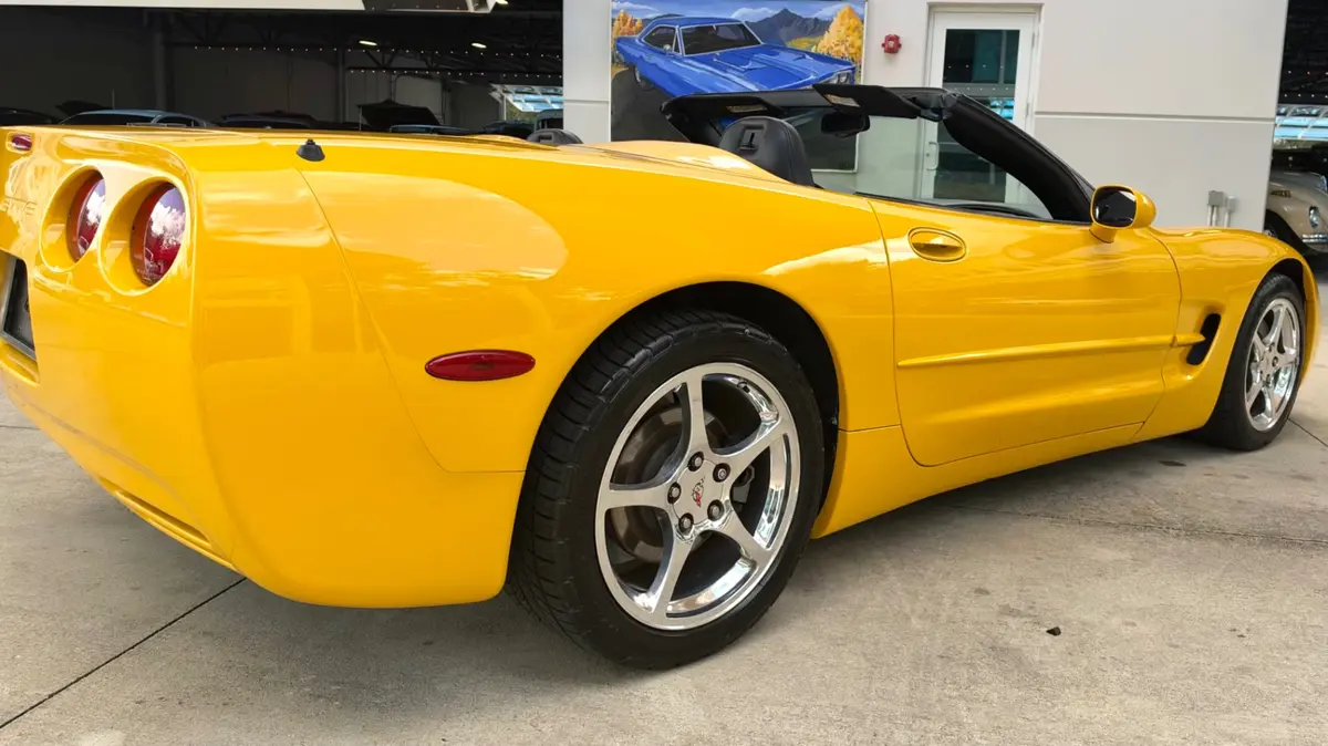 Vehicle photo 15