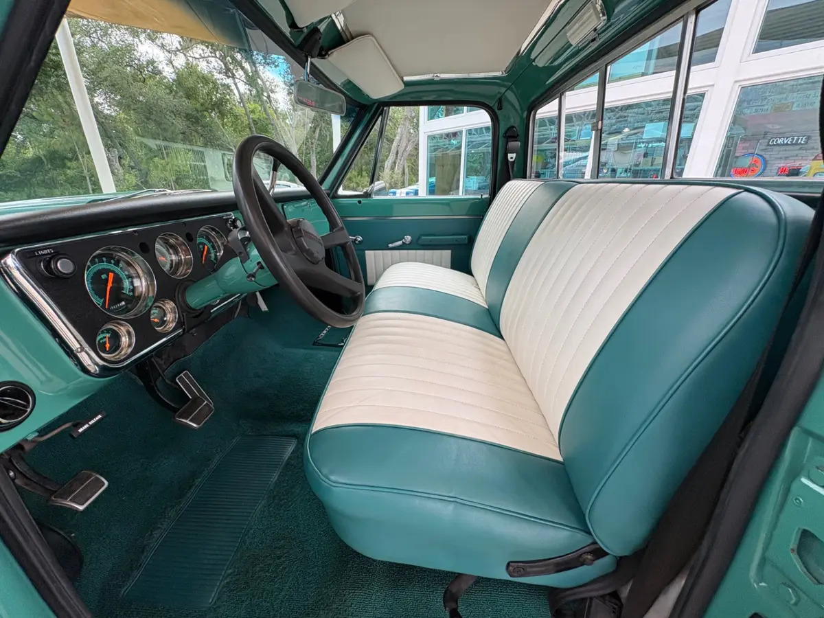 Vehicle photo 37