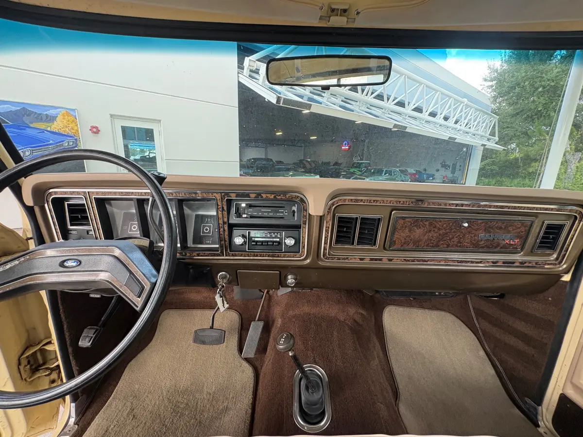 Vehicle photo 35