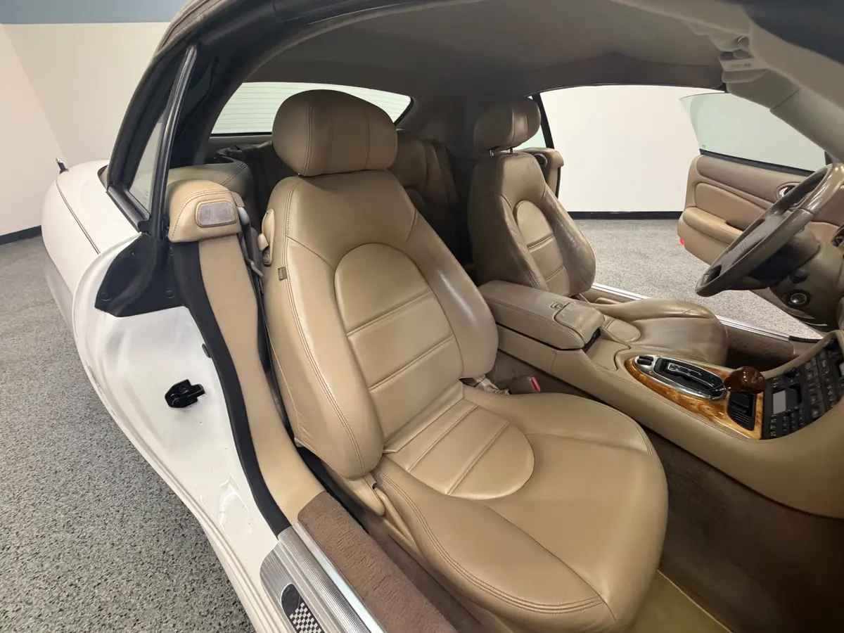 Vehicle photo 25