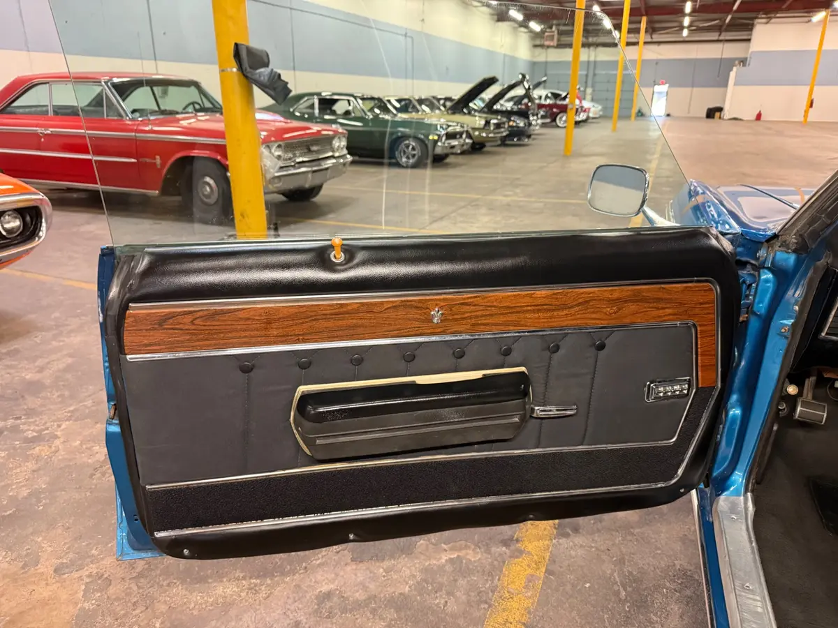 Vehicle photo 16