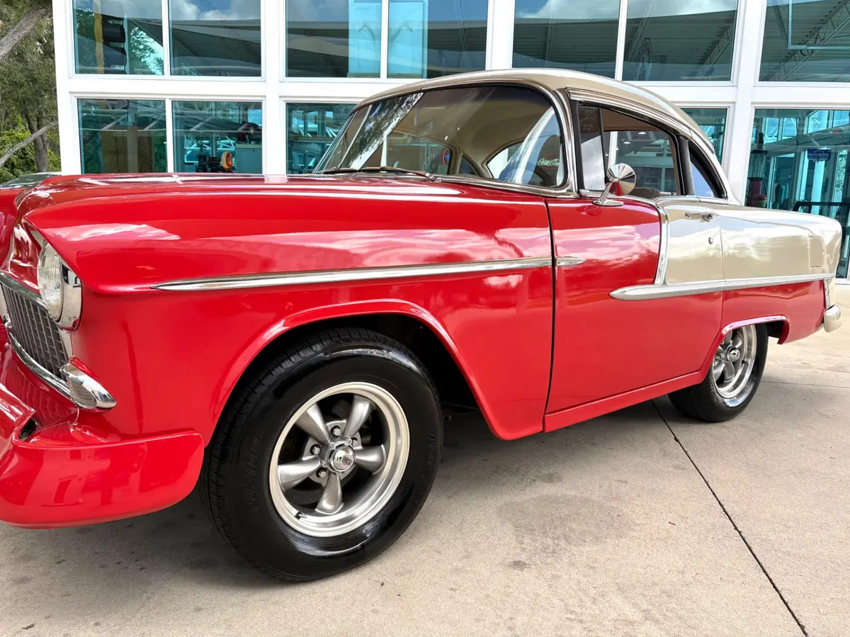 Vehicle photo 10