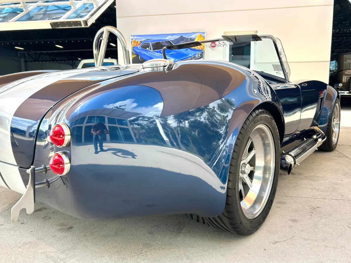 Vehicle photo 14