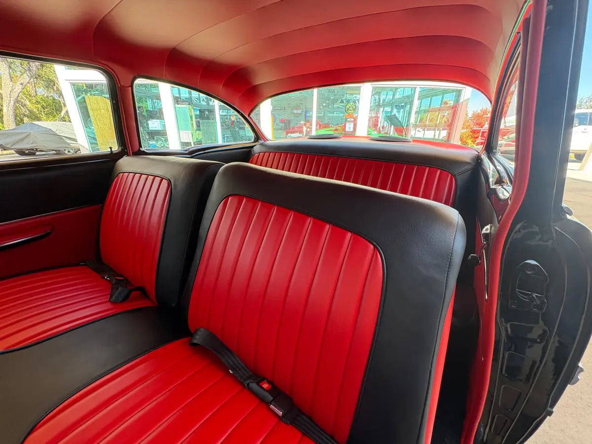 Vehicle photo 33