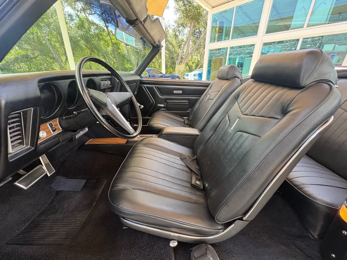 Vehicle photo 43