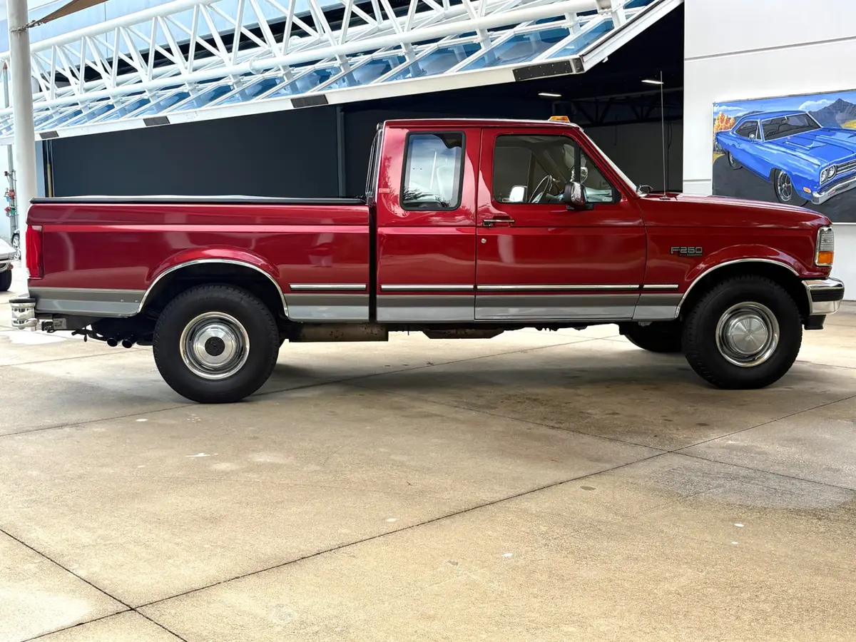 Vehicle photo 5