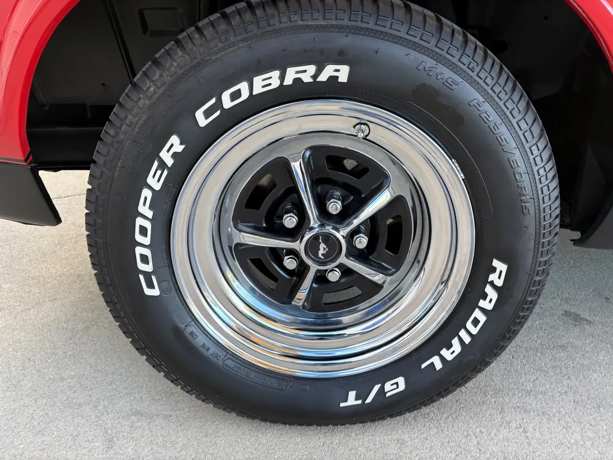 Vehicle photo 21