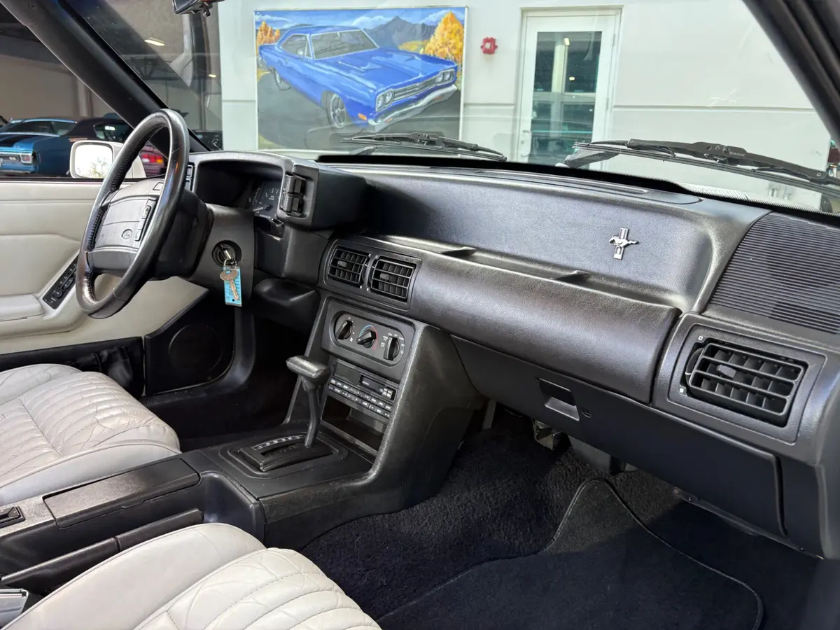 Vehicle photo 41