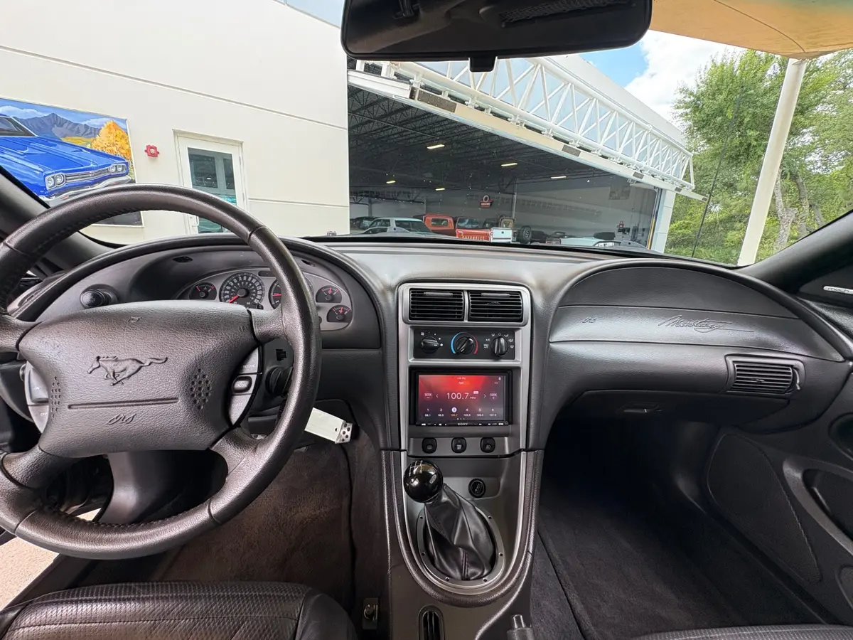 Vehicle photo 35