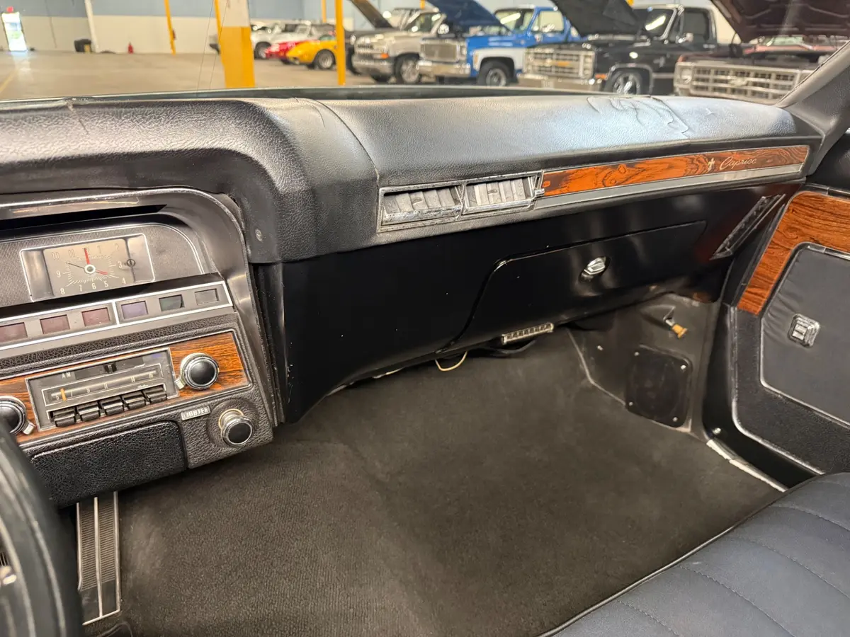 Vehicle photo 26