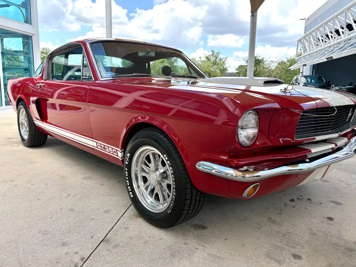 Vehicle photo 19