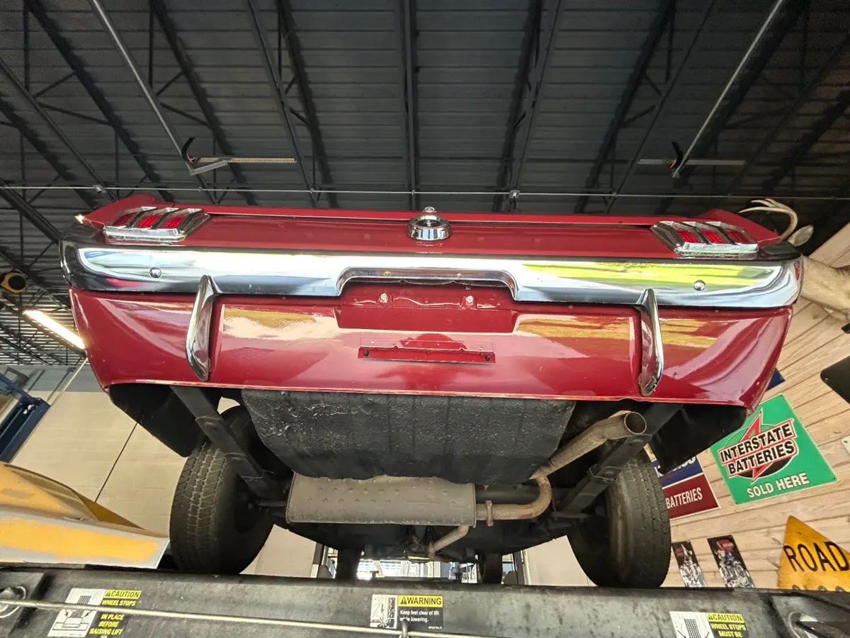 Vehicle photo 24