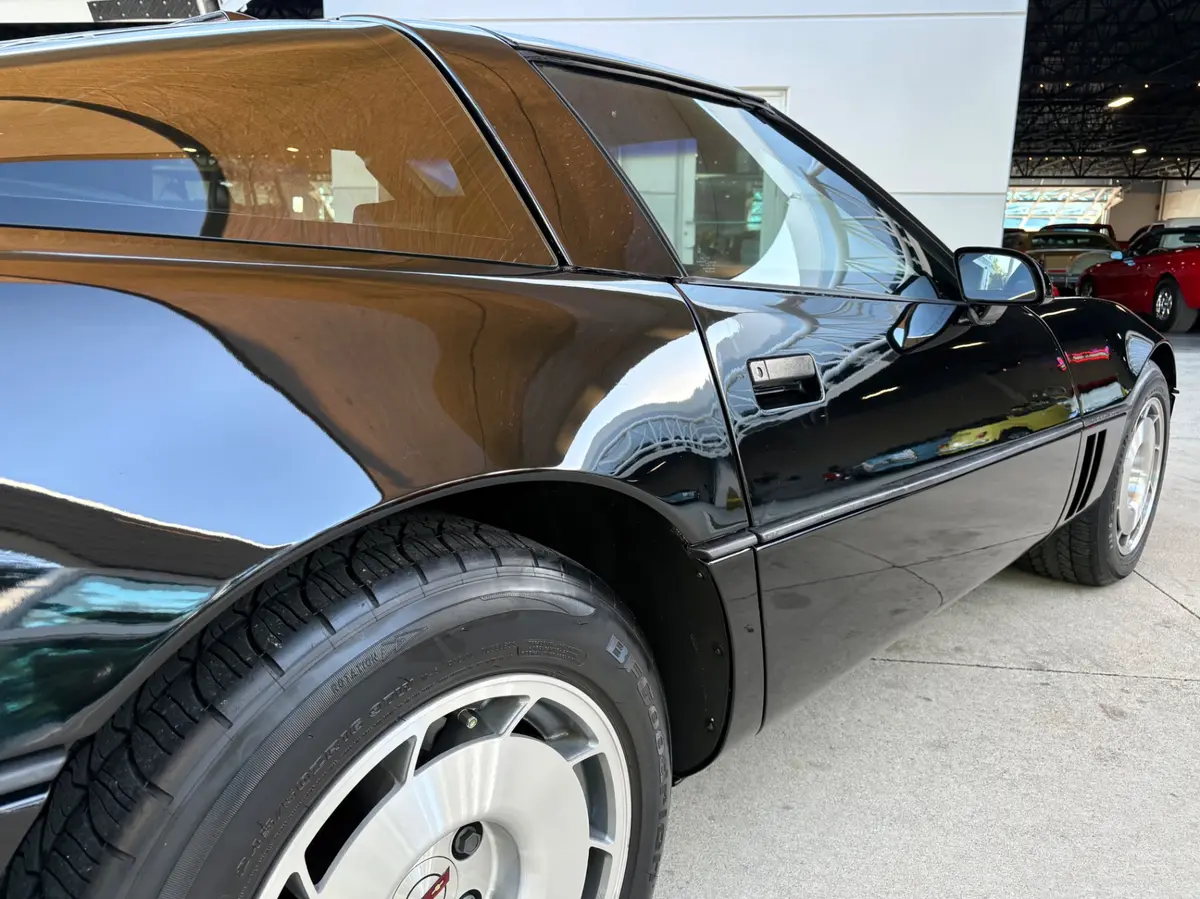 Vehicle photo 17
