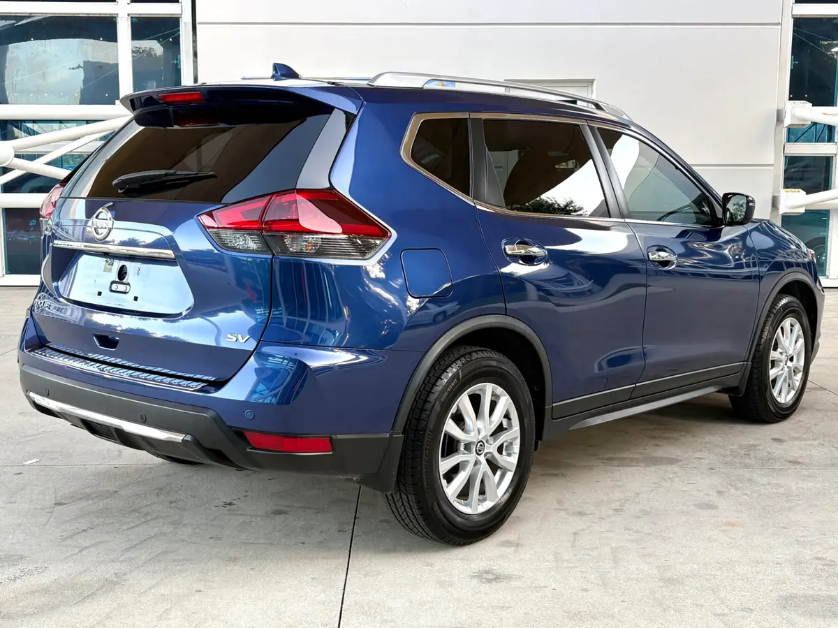 Vehicle photo 6