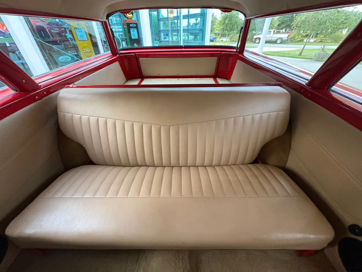 Vehicle photo 33