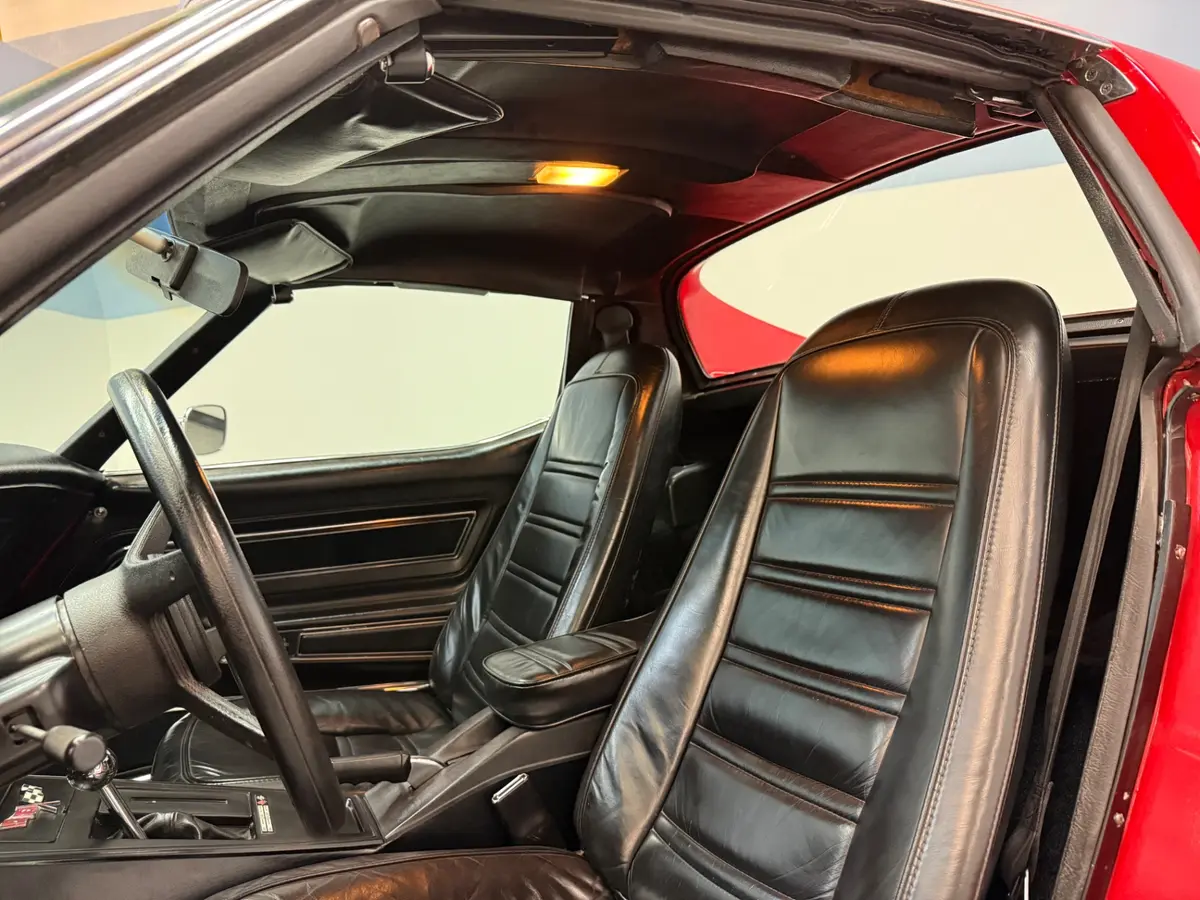 Vehicle photo 19