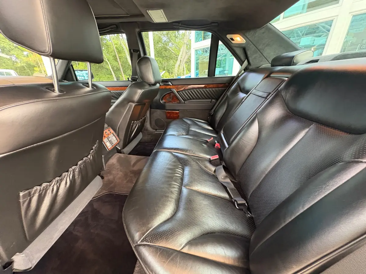 Vehicle photo 37
