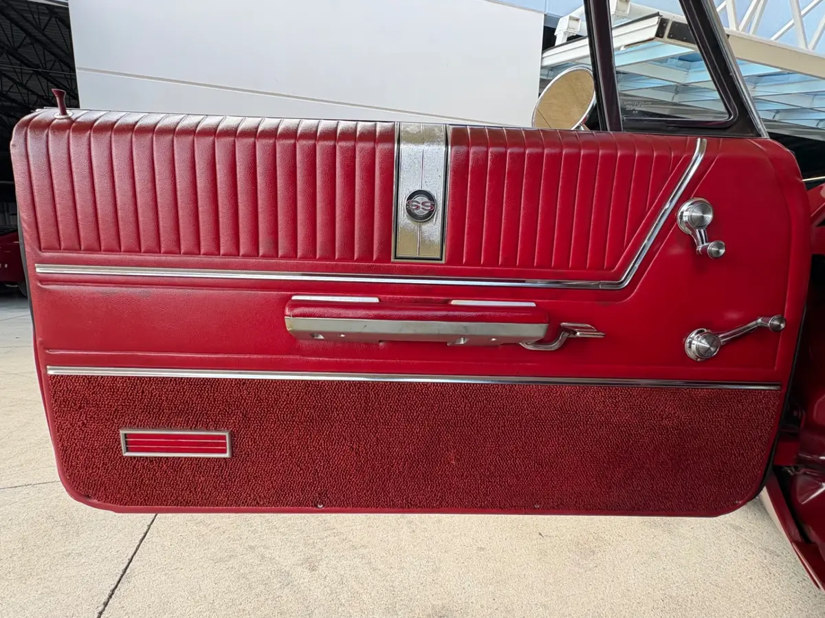 Vehicle photo 33