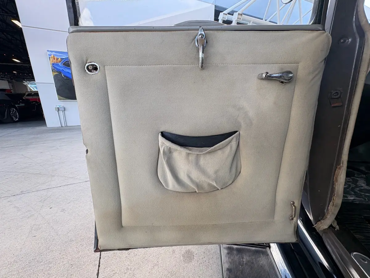 Vehicle photo 28