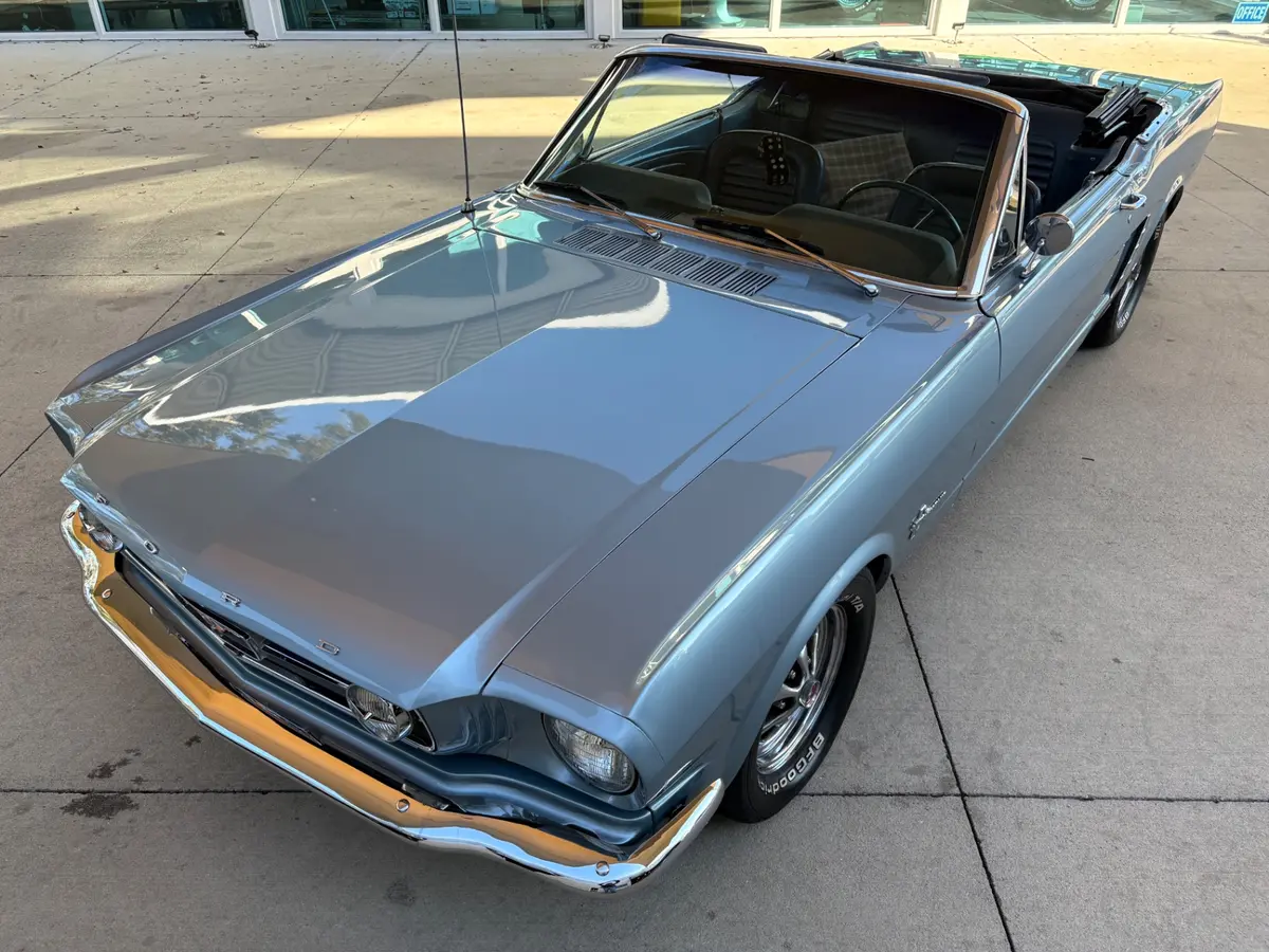 Vehicle photo 21