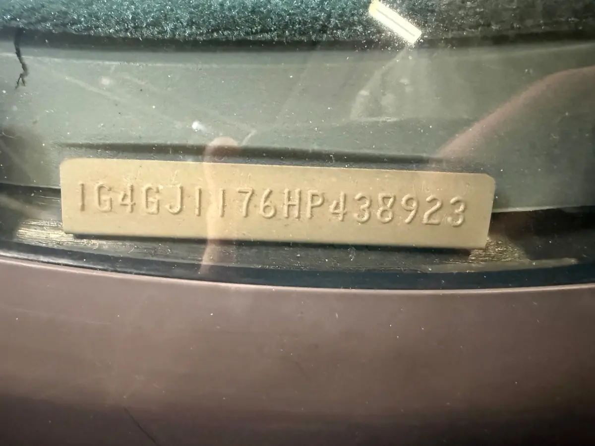 Vehicle photo 10