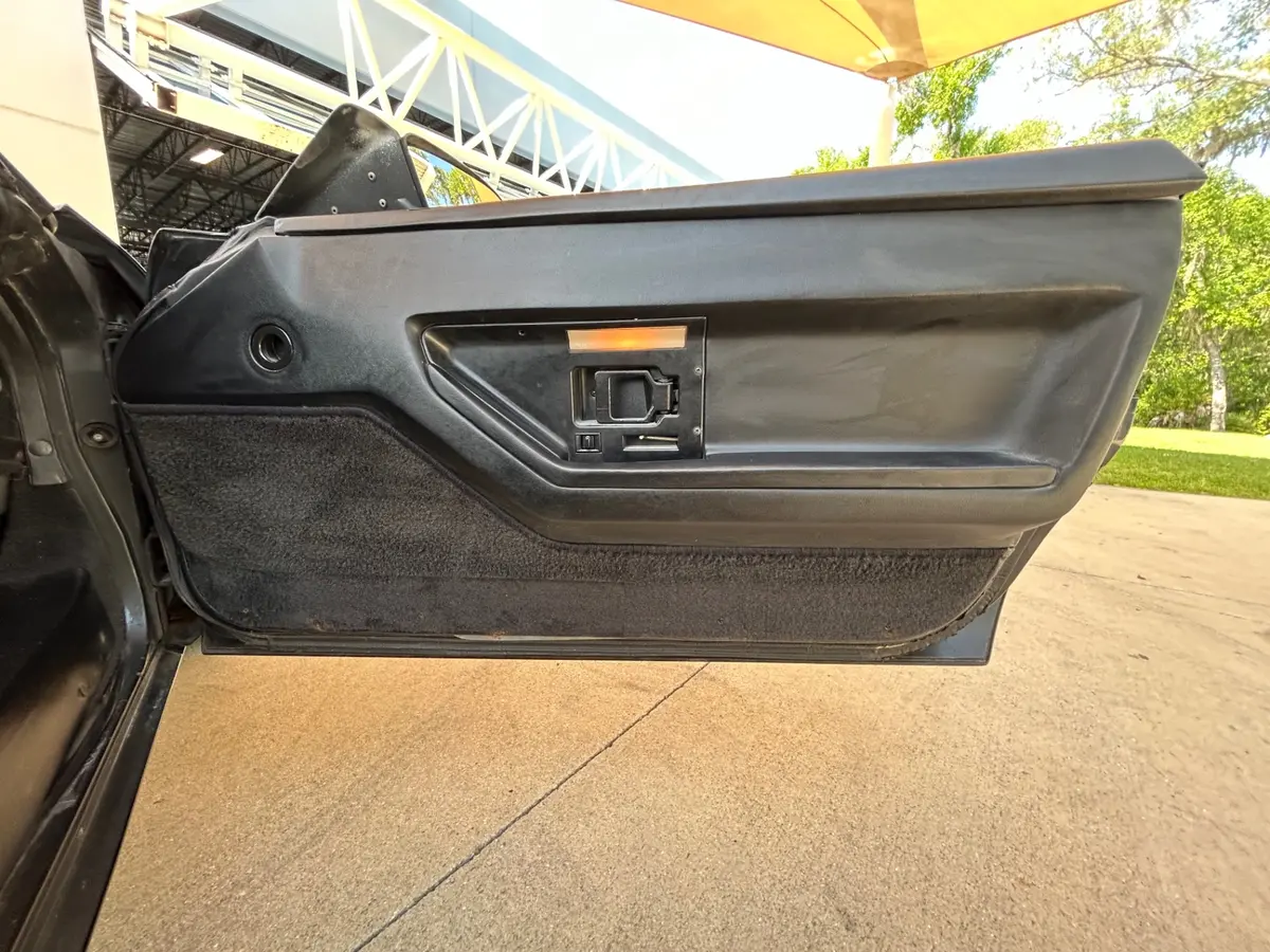 Vehicle photo 26