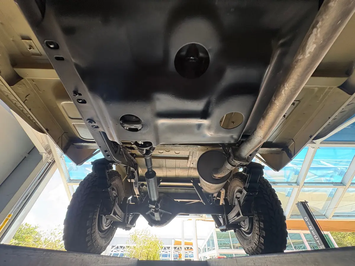 Vehicle photo 54