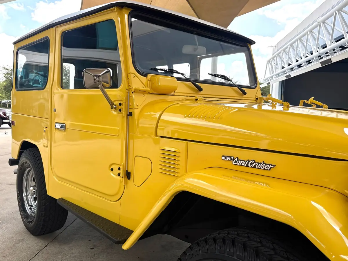 Vehicle photo 18