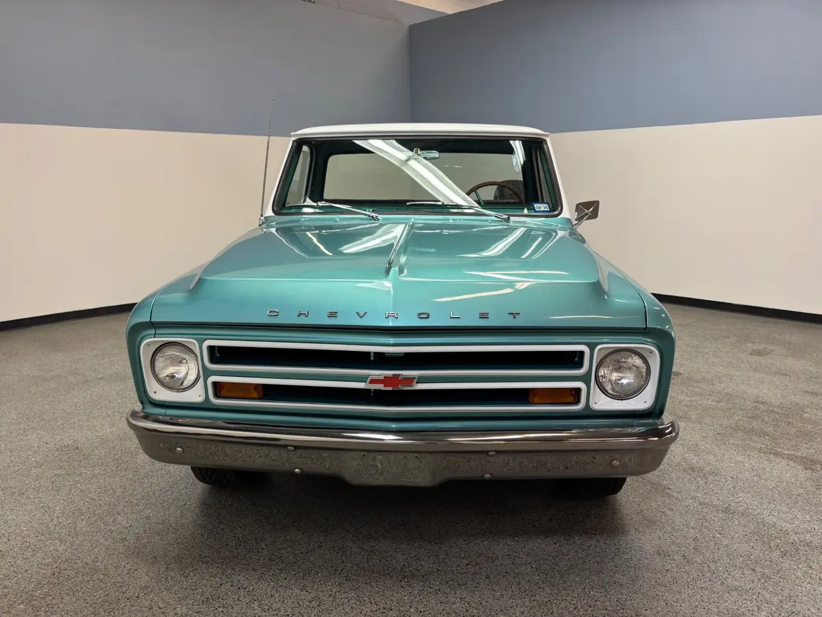 Vehicle photo 2