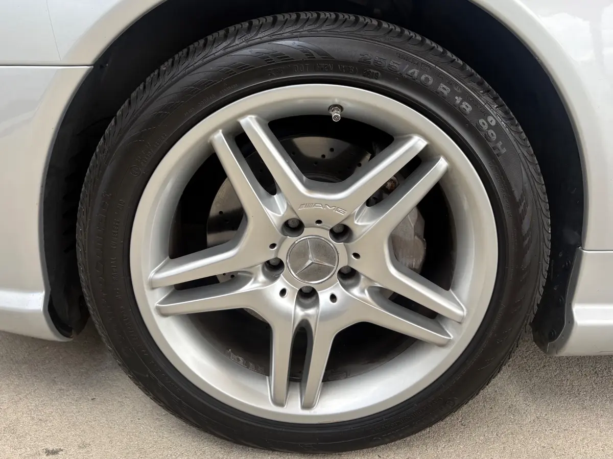 Vehicle photo 27