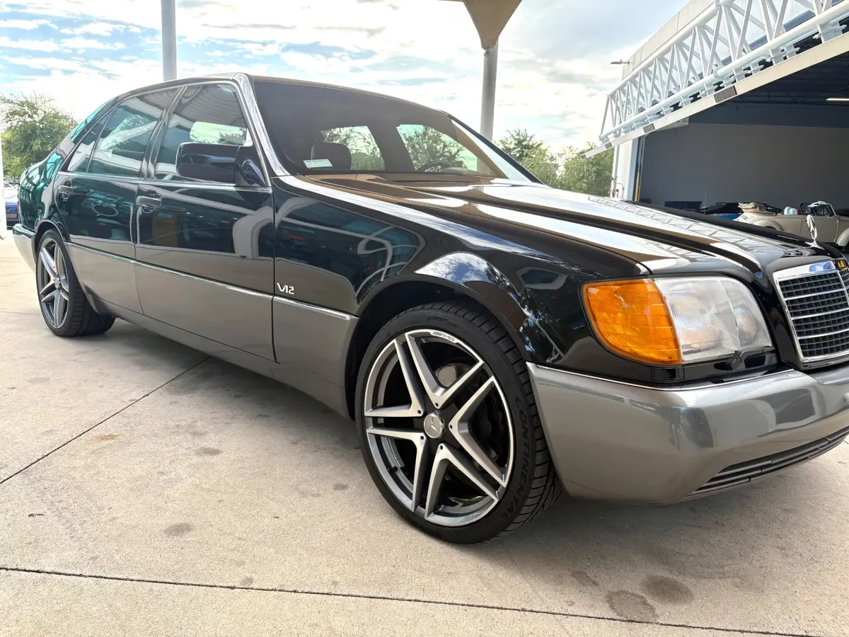 Vehicle photo 19