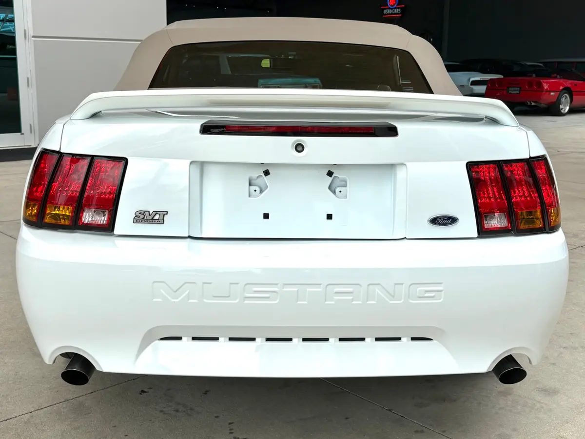 Vehicle photo 23