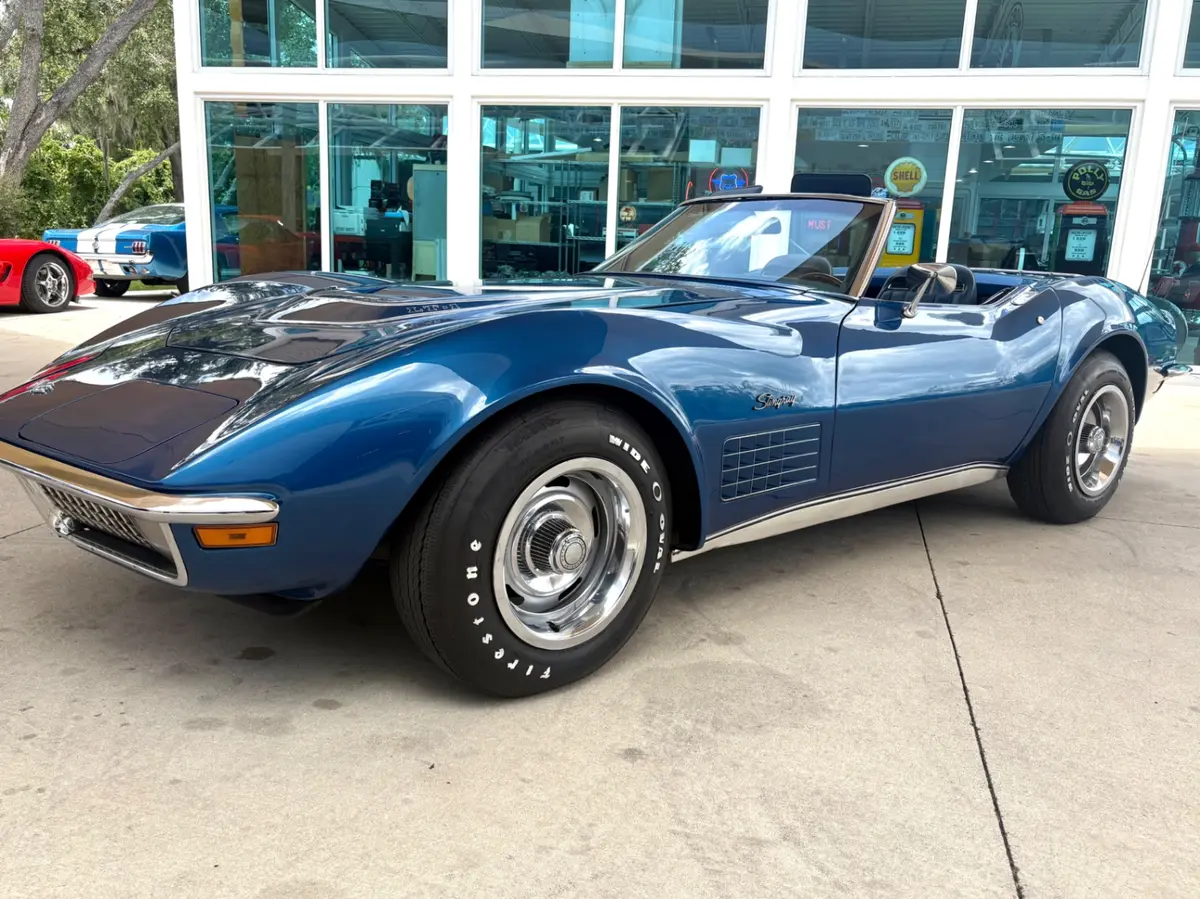 Vehicle photo 12
