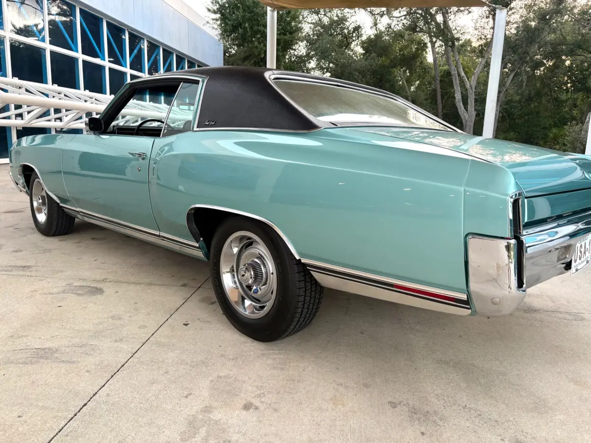 Vehicle photo 19