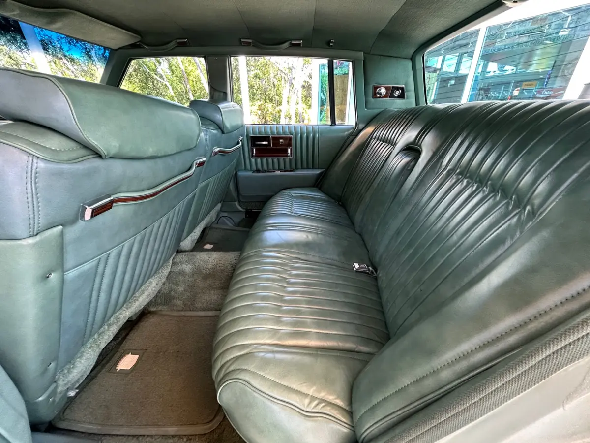 Vehicle photo 34