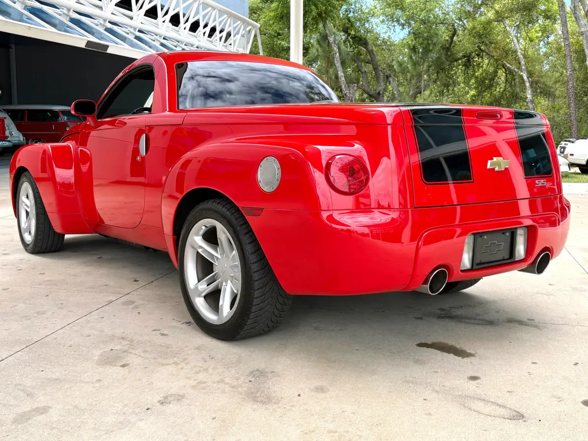 Vehicle photo 10