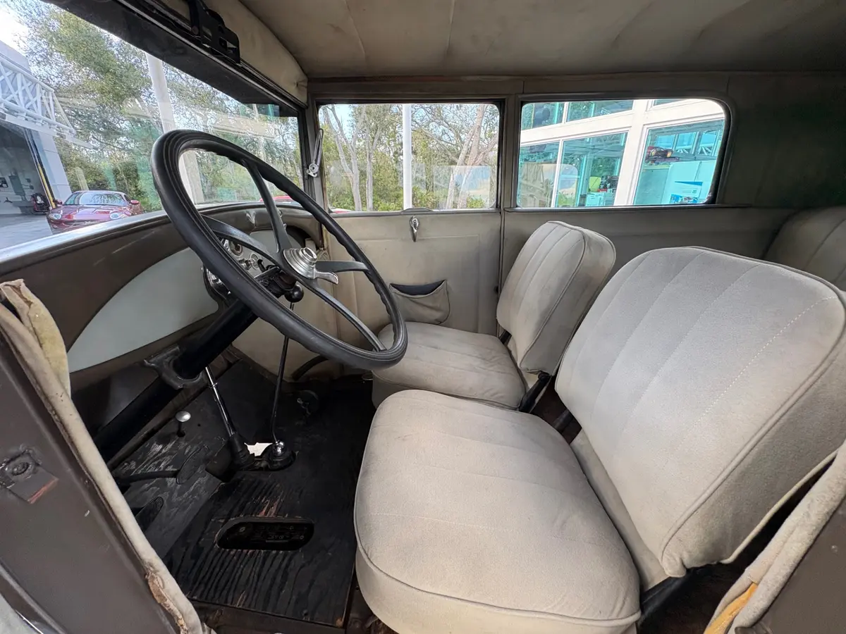 Vehicle photo 30
