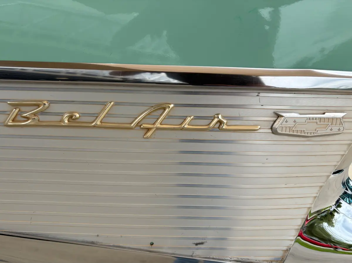 Vehicle photo 22