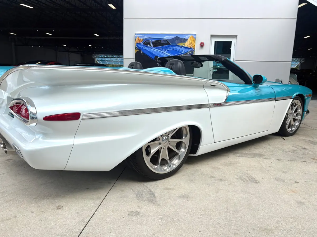Vehicle photo 16