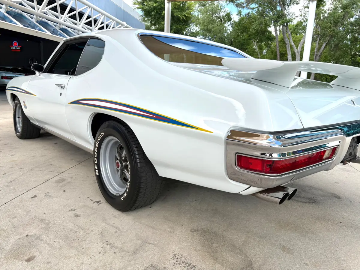 Vehicle photo 15