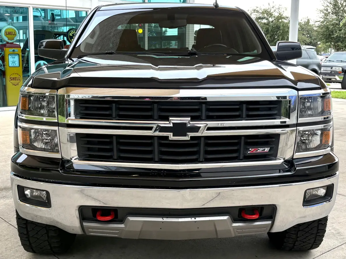 Vehicle photo 2