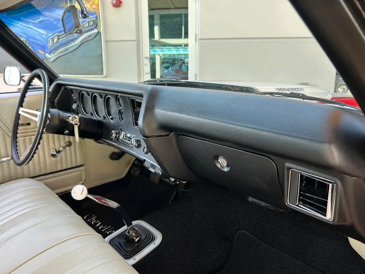 Vehicle photo 36