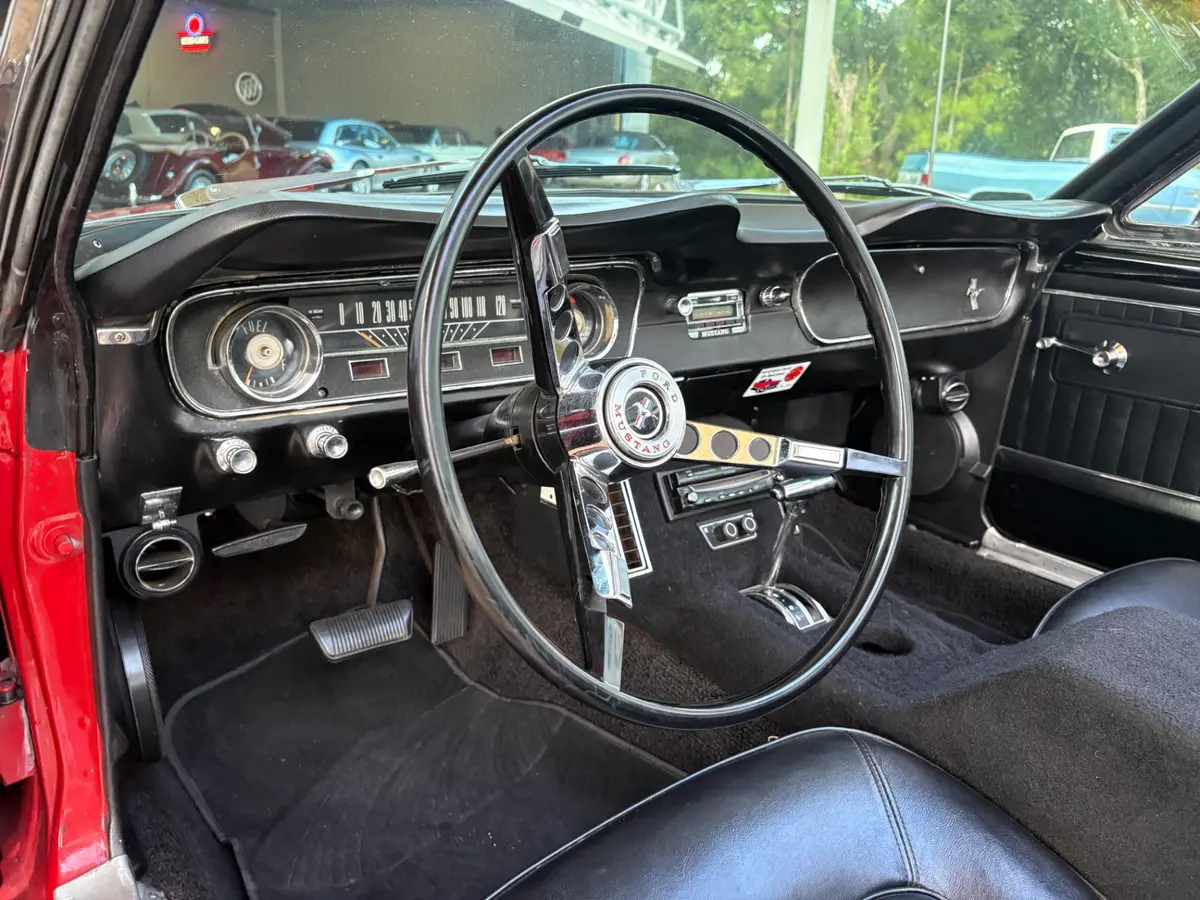Vehicle photo 38
