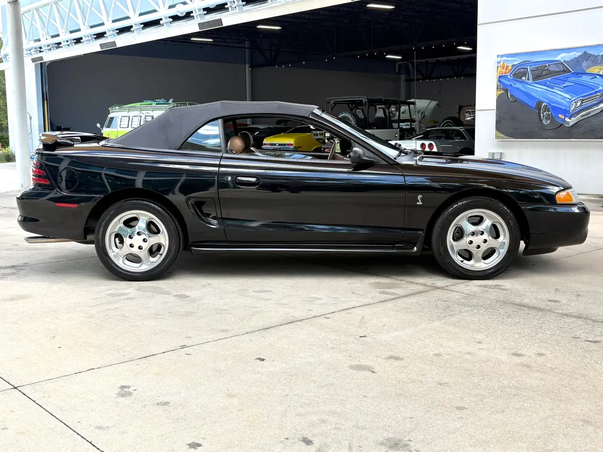 Vehicle photo 22