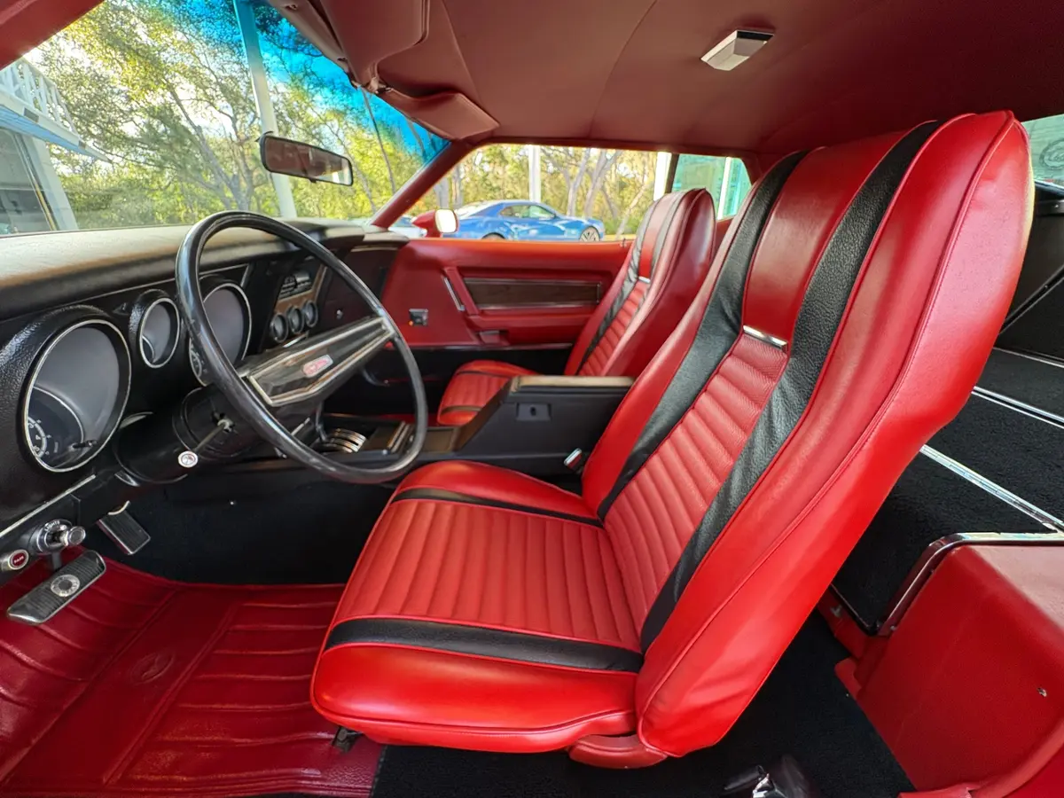Vehicle photo 33