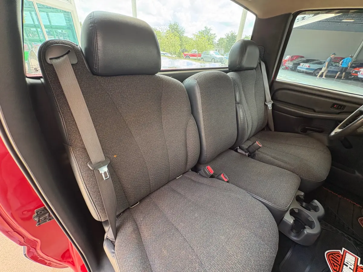 Vehicle photo 37
