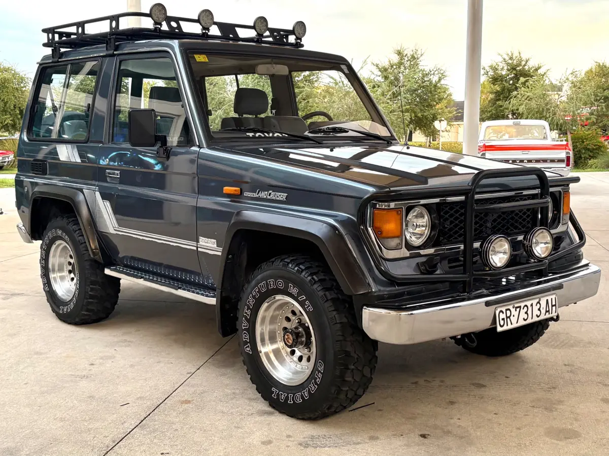 Vehicle photo 4