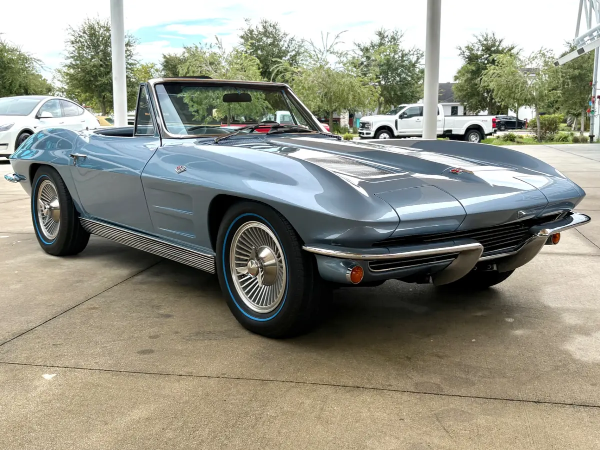 Vehicle photo 5
